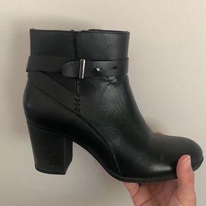 Clarks mid ankle black boot